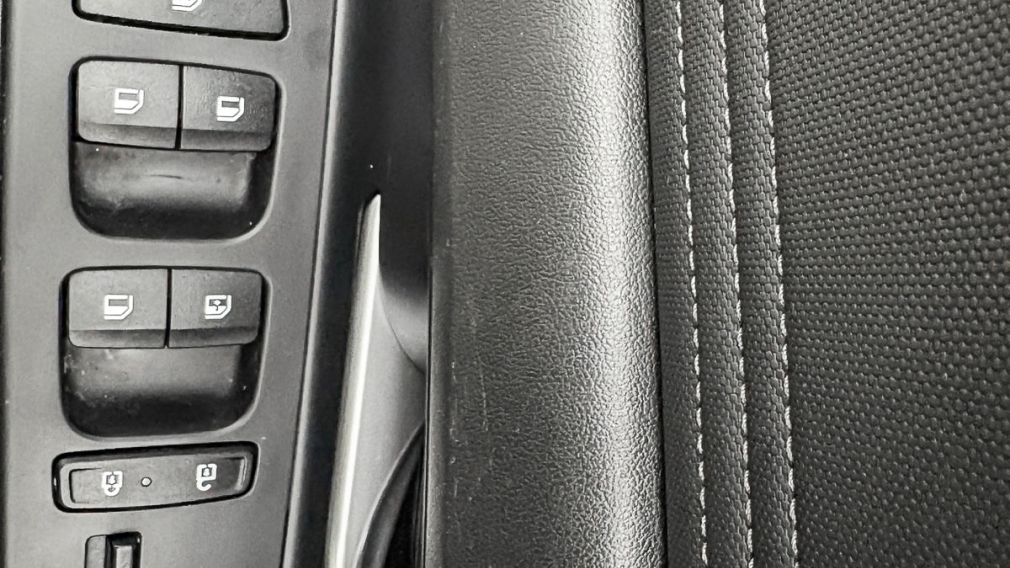 Hyundai Elantra Preferred 2023 d&rsquo;occasion à vendre - 14