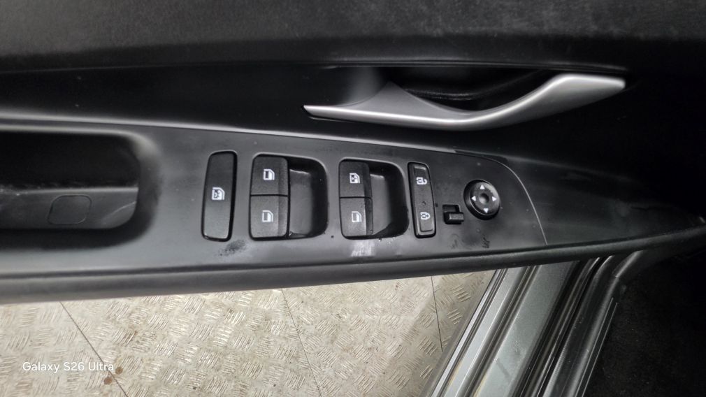 Hyundai Elantra Preferred 2023 d&rsquo;occasion à vendre - 13