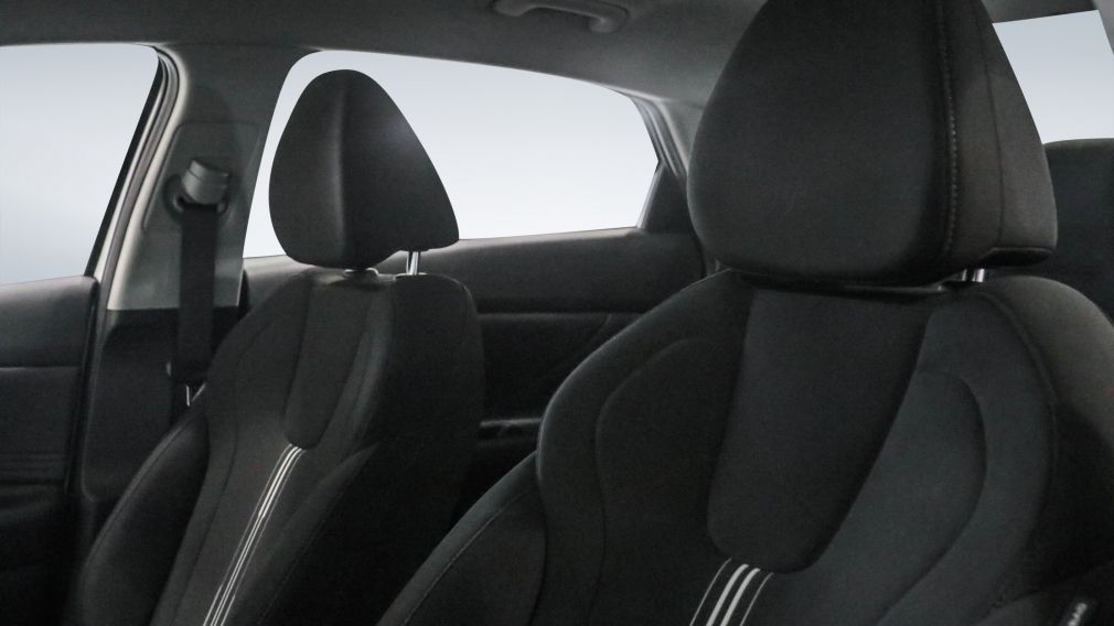 Hyundai Elantra Preferred 2024 d&rsquo;occasion à vendre - 9