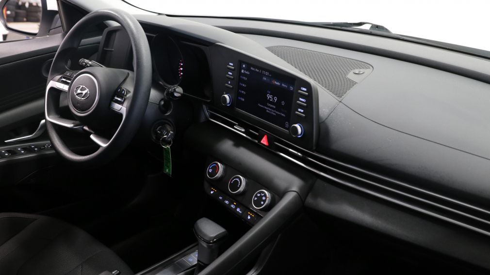 Hyundai Elantra Essential 2023 d&rsquo;occasion à vendre - 23