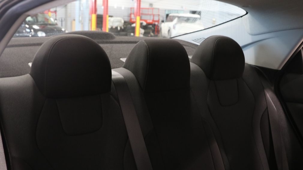 Hyundai Elantra Essential 2023 d&rsquo;occasion à vendre - 24