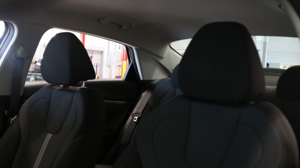 Hyundai Elantra Essential 2023 d&rsquo;occasion à vendre - 9