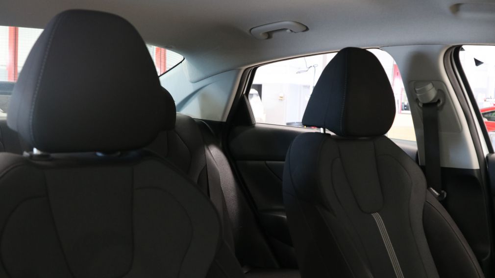 Hyundai Elantra Essential 2023 d&rsquo;occasion à vendre - 22