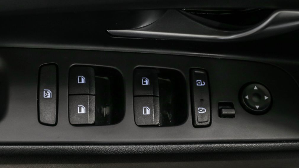 Hyundai Elantra Essential 2023 d&rsquo;occasion à vendre - 11