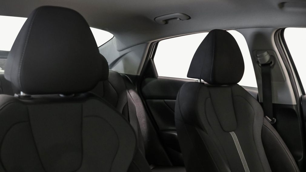 Hyundai Elantra Essential 2023 d&rsquo;occasion à vendre - 22
