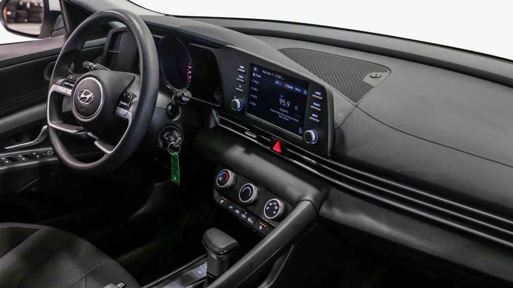 Hyundai Elantra Essential 2023 d&rsquo;occasion à vendre - 23