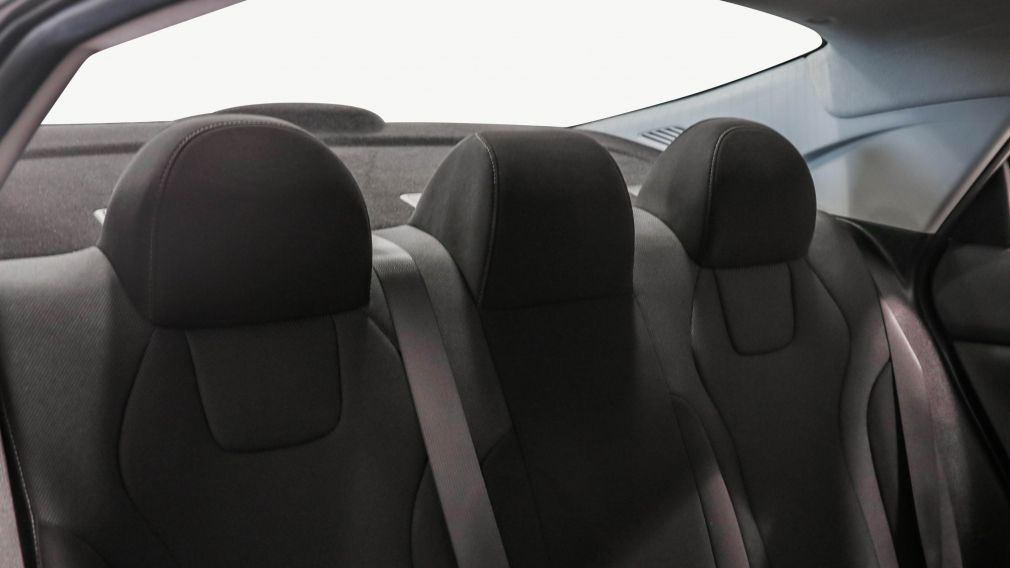 Hyundai Elantra Essential 2023 d&rsquo;occasion à vendre - 24