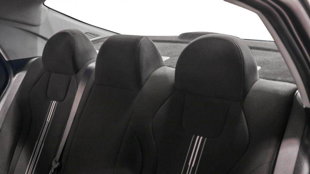 Hyundai Elantra Preferred 2023 d&rsquo;occasion à vendre - 12