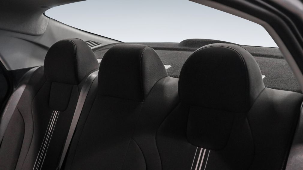 Hyundai Elantra Preferred 2023 d&rsquo;occasion à vendre - 13