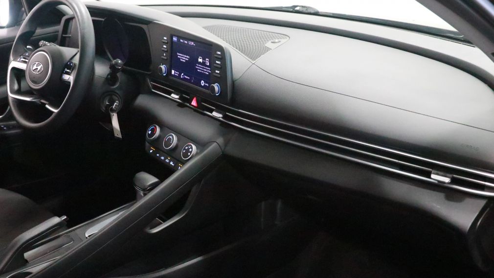Hyundai Elantra Essential 2022 d&rsquo;occasion à vendre - 22