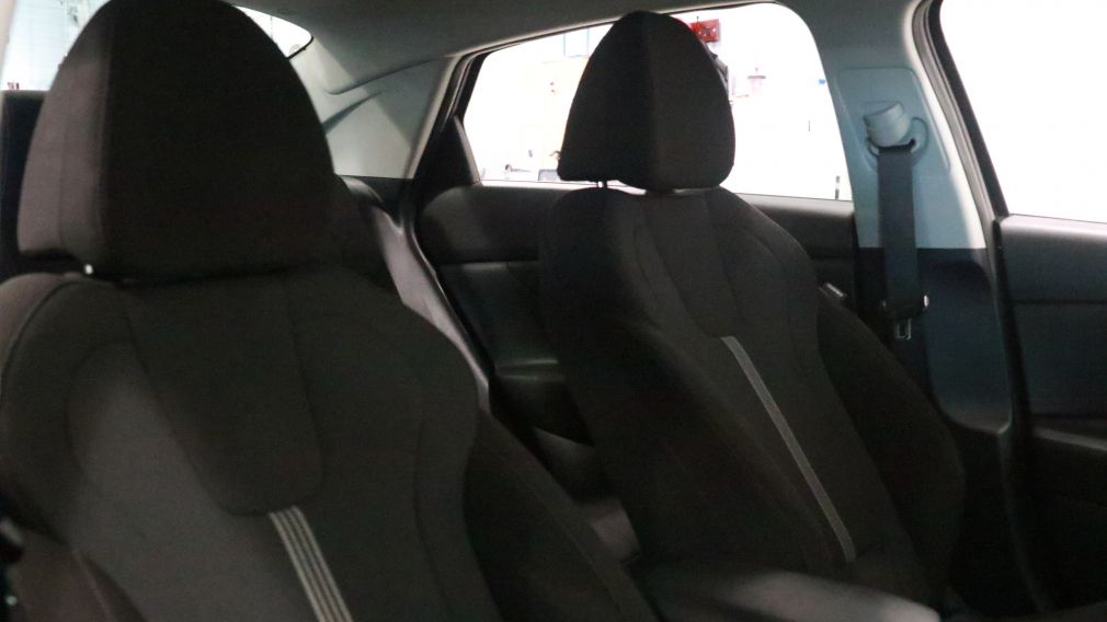 Hyundai Elantra Essential 2022 d&rsquo;occasion à vendre - 21
