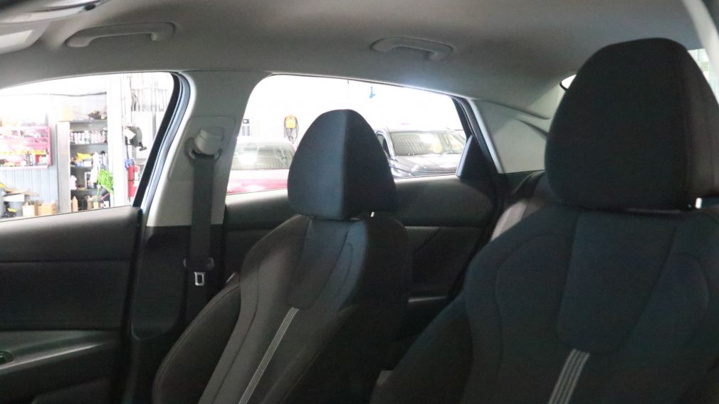 Hyundai Elantra Essential 2022 d&rsquo;occasion à vendre - 9