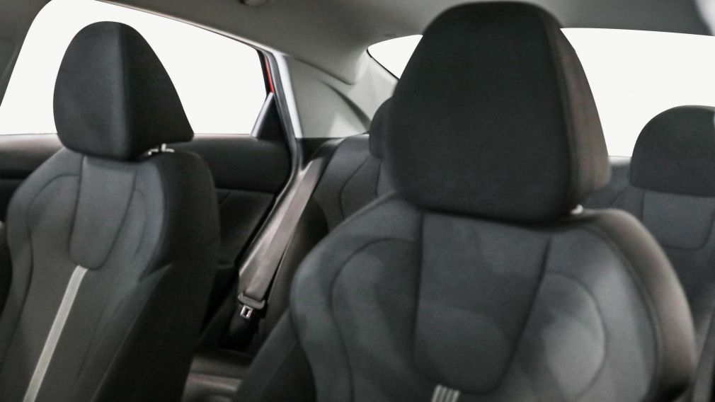 Hyundai Elantra Essential 2021 d&rsquo;occasion à vendre - 9