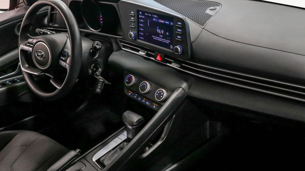 Hyundai Elantra Essential 2021 d&rsquo;occasion à vendre - 23