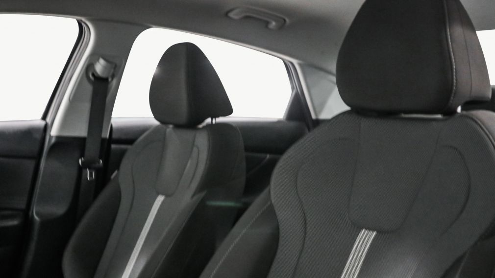 Hyundai Elantra Essential 2023 d&rsquo;occasion à vendre - 10