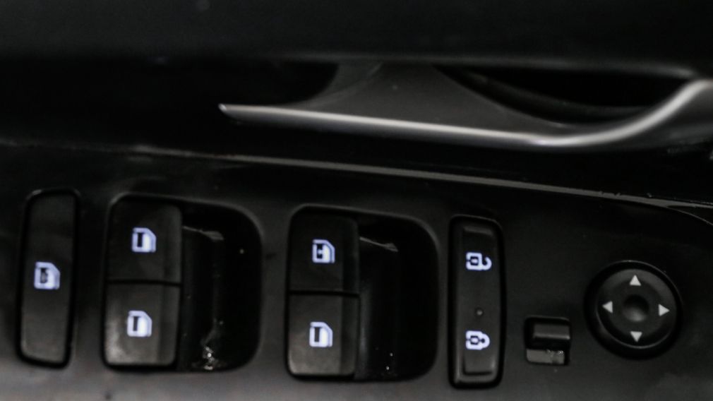 Hyundai Elantra Essential 2023 d&rsquo;occasion à vendre - 11