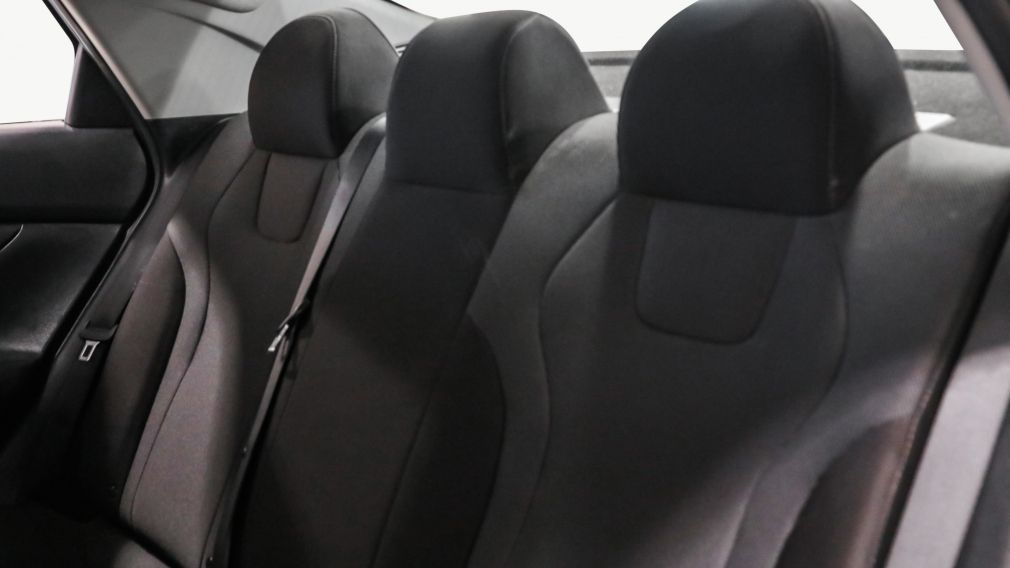 Hyundai Elantra Essential 2023 d&rsquo;occasion à vendre - 12