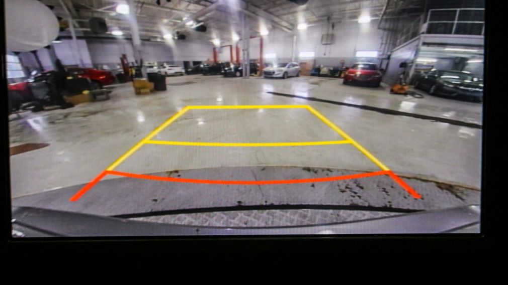 Hyundai Elantra Essential 2023 d&rsquo;occasion à vendre - 21