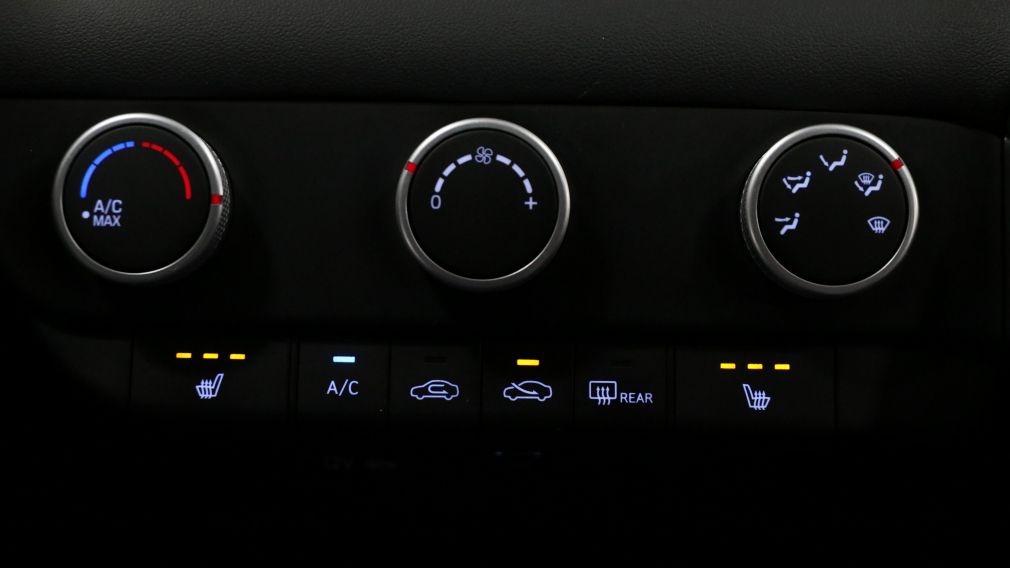 Hyundai Elantra Essential 2022 d&rsquo;occasion à vendre - 21