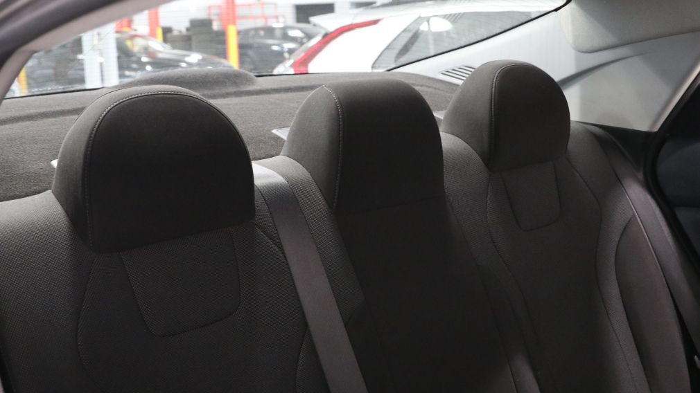 Hyundai Elantra Essential 2022 d&rsquo;occasion à vendre - 24