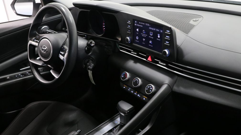 Hyundai Elantra Essential 2022 d&rsquo;occasion à vendre - 23