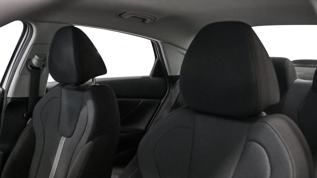 Hyundai Elantra Essential 2022 d&rsquo;occasion à vendre - 10