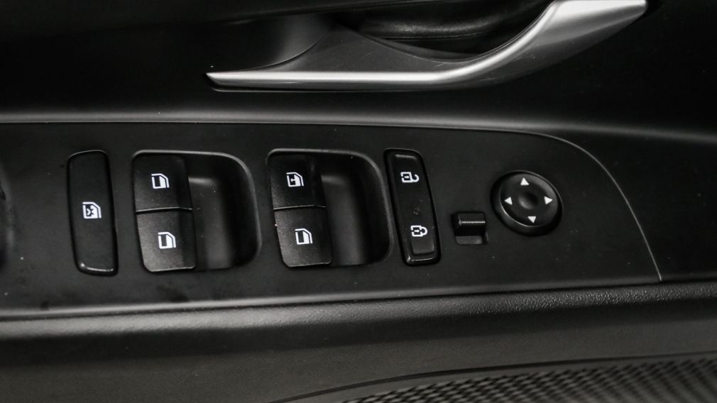 Hyundai Elantra Essential 2022 d&rsquo;occasion à vendre - 11