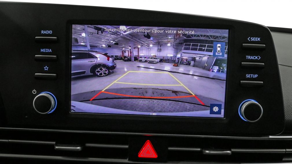 Hyundai Elantra Essential 2022 d&rsquo;occasion à vendre - 21