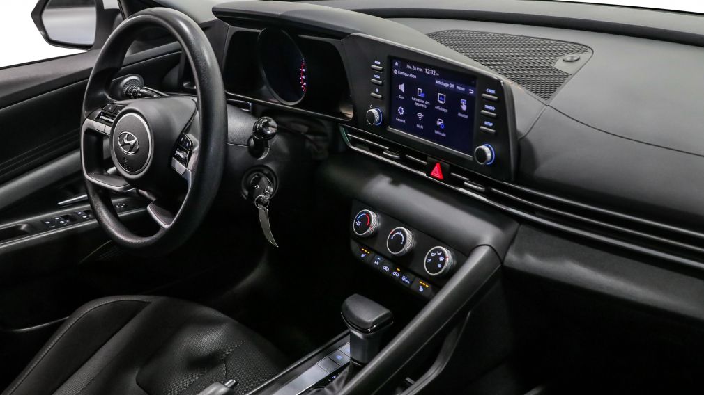 Hyundai Elantra Essential 2022 d&rsquo;occasion à vendre - 23