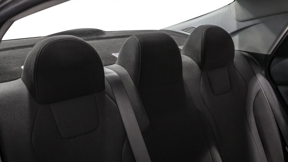 Hyundai Elantra Essential 2022 d&rsquo;occasion à vendre - 24