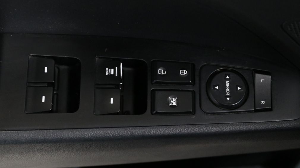 Hyundai Elantra Essential 2019 d&rsquo;occasion à vendre - 11