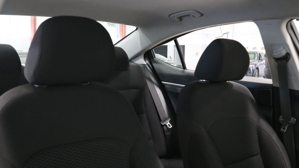 Hyundai Elantra Essential 2019 d&rsquo;occasion à vendre - 22