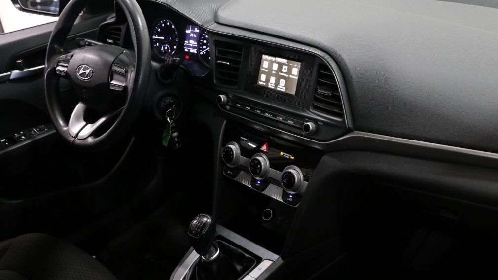 Hyundai Elantra Essential 2019 d&rsquo;occasion à vendre - 23