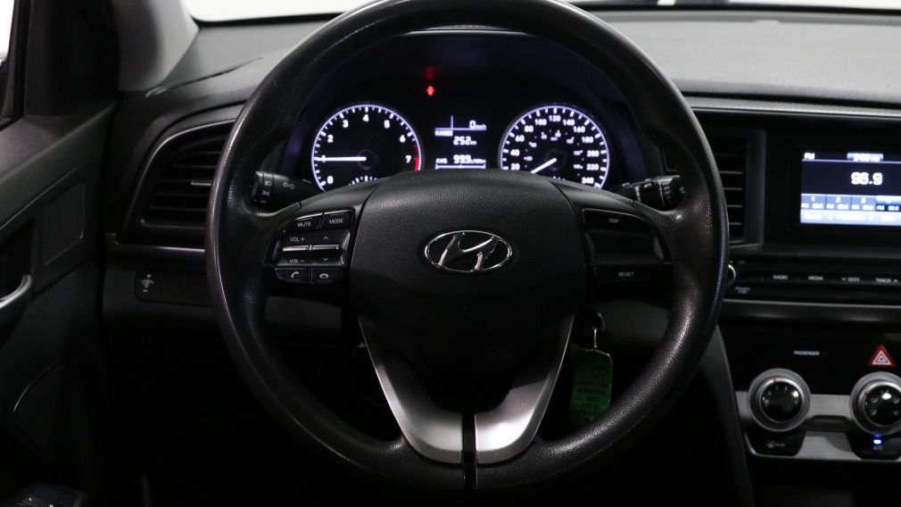 Hyundai Elantra Essential 2019 d&rsquo;occasion à vendre - 13